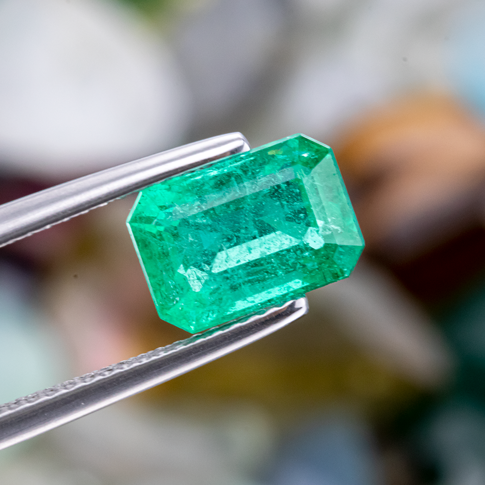 MAY BIRTHSTONE : EMERALD