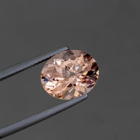 Morganite 4.40 CT 12X10 MM Oval Cut, Morganite is an unusual gemstone. It fits into a unique part of the colour spectrum, somewhere between pink and a lustrous brown